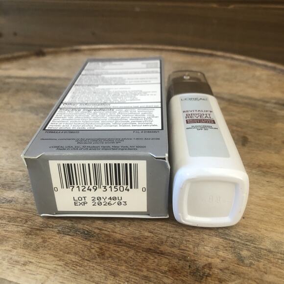 L'Oreal Revitalift Bright Reveal, 1oz Day Moisturizer SPF 30 - Exp 3/26 - Picture 5 of 6